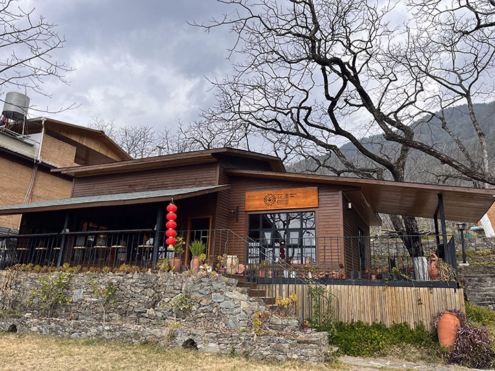 3　由旅游公司在云上村莊開辦營業(yè)的花漾咖啡.jpg