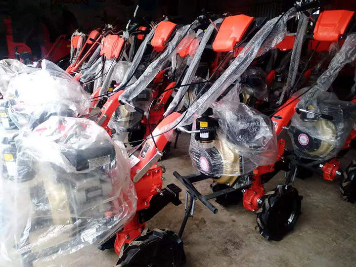 1709866559958591.jpg 圖2 整齊排列的農(nóng)機(jī).jpg