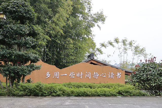 1712643881106360.jpg 1 茍角鎮(zhèn)大梨樹(shù)村鄉(xiāng)村環(huán)境.jpg