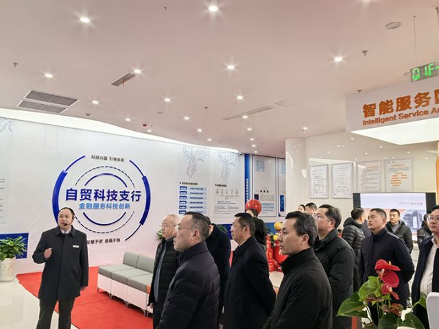1黨政領(lǐng)導(dǎo)調(diào)研科技支行.jpg