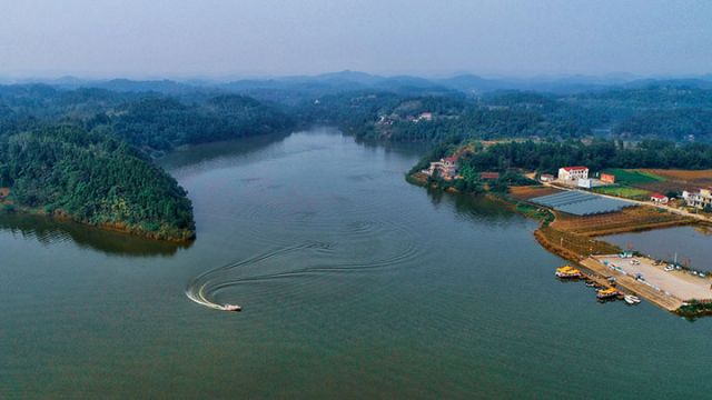 1714273680510931.jpg 圖1 碧波蕩漾的蟠龍湖.jpg