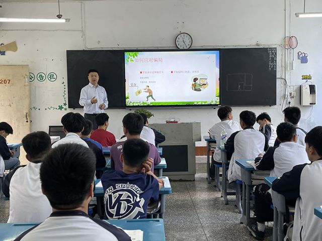 1715309948202283.jpg 1講解反詐知識.jpg