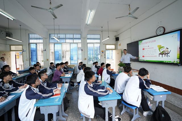 1715309951378932.jpg 2給學生上反詐宣傳課.jpg