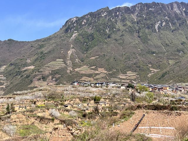 7 遠眺蘿卜寨.jpg