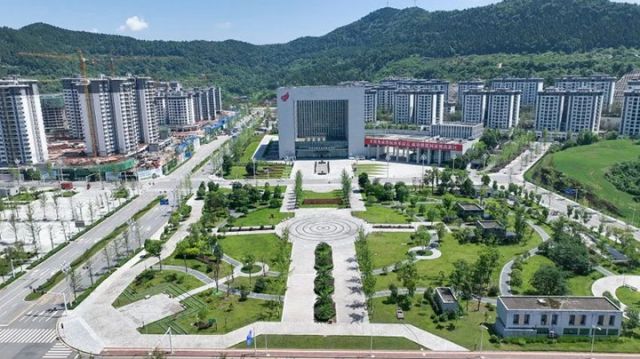 圖8 達(dá)州高新區(qū)政務(wù)服務(wù)中心。達(dá)州高新區(qū)供圖.jpg