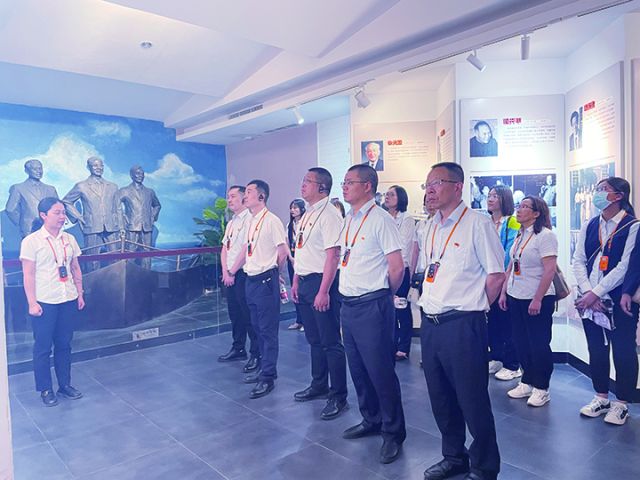 1720235547702698.jpg 組織員工到紅色教育基地參觀學習.jpg