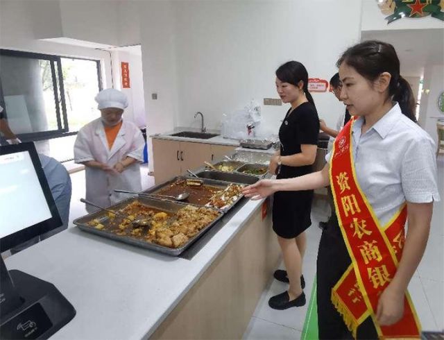 1720429125584217.jpg 2跟進(jìn)養(yǎng)老食堂系統(tǒng)應(yīng)用 拷貝.jpg