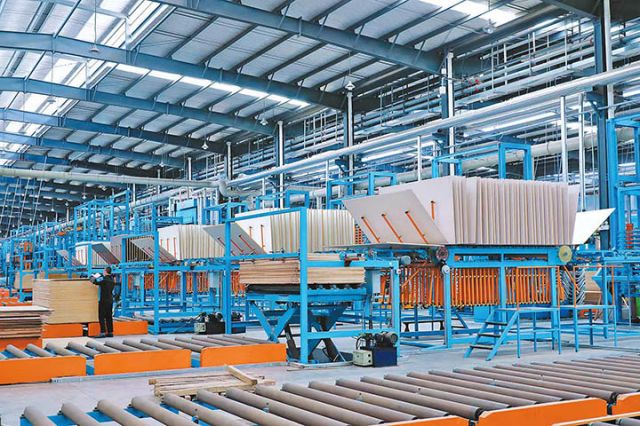 1721118217868331.jpg 圖1 達威木業(yè)生產(chǎn)車間(威遠經(jīng)科局供圖).jpg