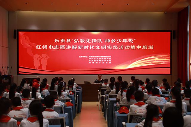 1721792799658427.jpg 圖1 弘毅家風(fēng)宣講團成員現(xiàn)場宣講.jpg