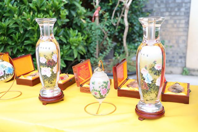 圖3 瓶內(nèi)畫（民間技藝）.jpg