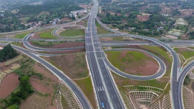 1726658012936981.jpg 圖4 成資渝高速中和樞紐互通 拷貝.jpg