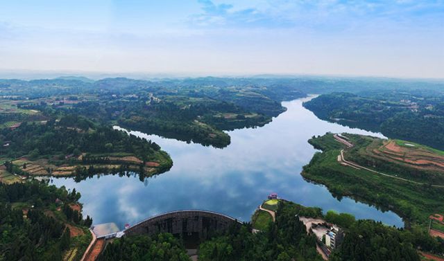 圖1  碧水藍(lán)天.jpg