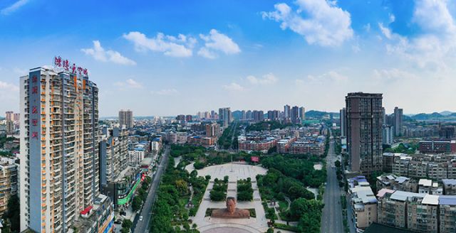 圖3  藍(lán)天白云.jpg