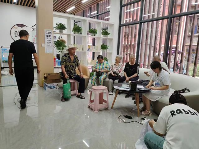 圖3  開展老年人體檢活動(dòng).jpg