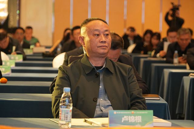6學(xué)會監(jiān)事、《當(dāng)代縣域經(jīng)濟(jì)》雜志執(zhí)行主編盧錦根出席年會.jpg