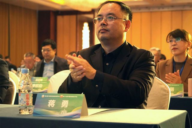 15中國村鎮(zhèn)銀行發(fā)展論壇組委會秘書長蔣勇.jpg