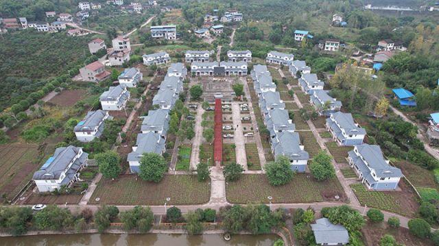 圖1 石埡鎮(zhèn)新貌.JPG