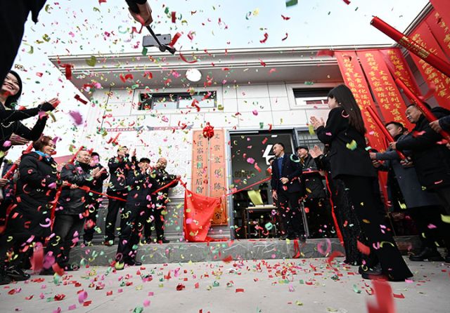 圖1  2025年1月12日，四川省內(nèi)江市東興區(qū)白合鎮(zhèn)蘇家村李家堰嘴，李氏家族陳列室和丈雪文化陳列室揭牌迎賓。.jpg