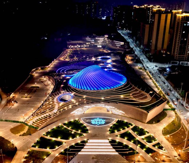 圖3  安岳石窟數(shù)字展示中心夜景圖 項(xiàng)目方供圖.jpg