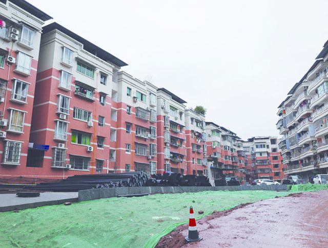 1741176995616732.jpg 改造中的威龍?jiān)沸^(qū) 周淼葭 攝.JPG