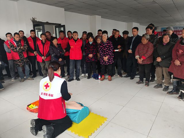 圖3  急救知識培訓。合義鄉(xiāng)  供圖.jpg