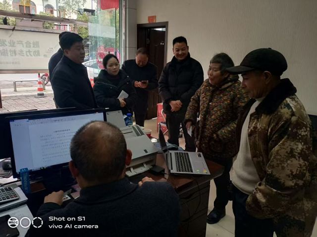 1741591876733154.jpg 2發(fā)放首筆“社保信用貸”.jpg