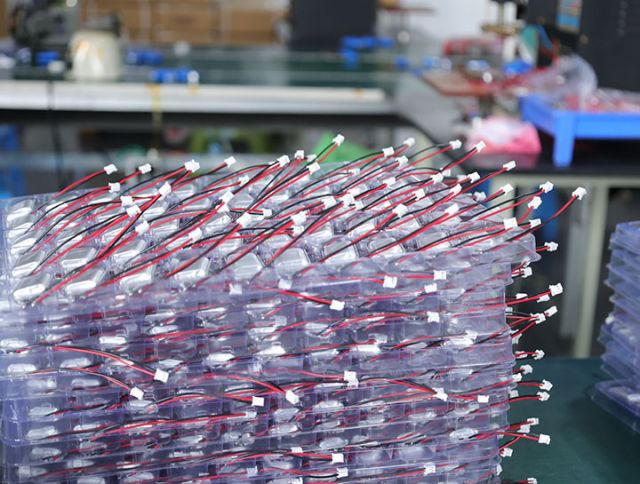 4 創(chuàng)科慧科技公司生產(chǎn)的半成品  周淼葭攝.JPG