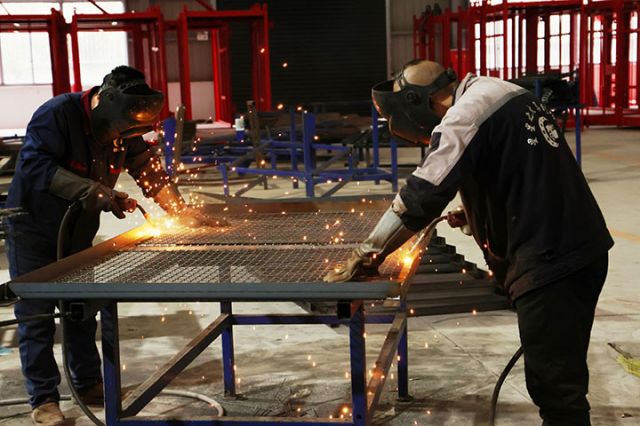 圖2  四川星馬重工機械有限公司生產(chǎn)車間 姚陽 攝.jpg