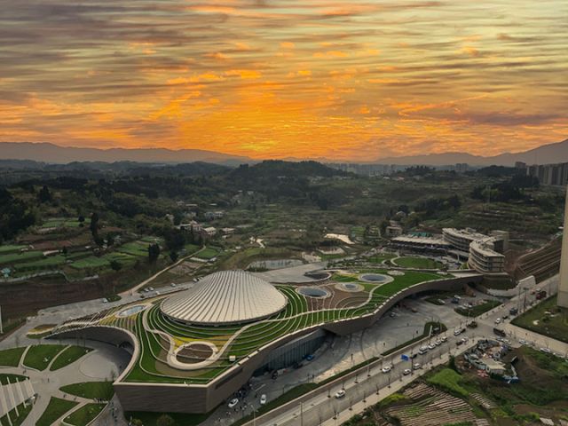圖1  安岳石窟數(shù)字展示中心航拍夜景圖 項目方供圖.jpg