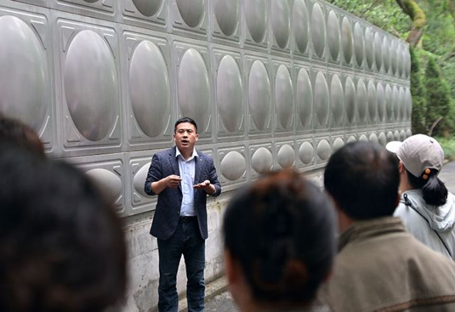 圖4  4月22日，專家內(nèi)江市東興區(qū)新江街道動火及有限空間作業(yè)的安全現(xiàn)場把脈。.JPG