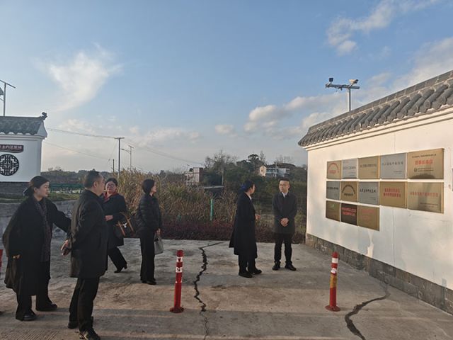 1745893596843335.jpg 1內(nèi)江農(nóng)商銀行領(lǐng)導(dǎo)帶隊(duì)前往企業(yè)實(shí)地調(diào)研.jpg