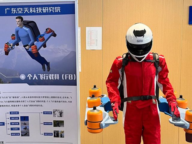 圖3  廣東空天科技研究院研發(fā)的個(gè)人飛行載具模型。新華社記者 孫文豪 攝.jpg