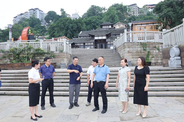 1四川省縣域經(jīng)濟(jì)學(xué)會調(diào)研組在武勝縣調(diào)研文旅產(chǎn)業(yè)融合發(fā)展.JPG