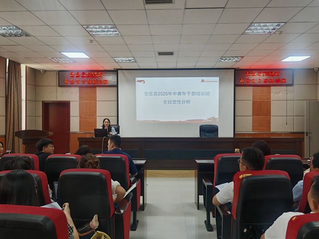 圖2  開展全班黨性分析。閆凱 攝.jpg