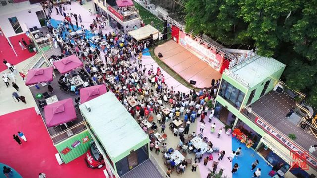 圖4  建設路絲廠燒烤持續(xù)火熱。 &nbsp;李梁文 攝.jpg