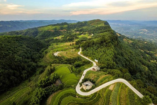 圖3  納溪最高的建制村——普照村的通組公路。 &nbsp;廖勝春 攝.jpg