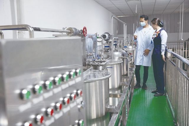 1754376448767471.jpg 銀行信貸支持建成藝馨園高端茶油提煉深加工生產(chǎn)線.jpg