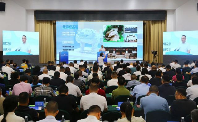 圖1  納溪區(qū)高質(zhì)量推進(jìn)區(qū)域消費(fèi)中心城市建設(shè)大會(huì)現(xiàn)場。  高銀松 攝.jpg