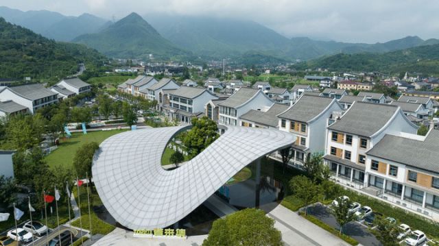 圖3  位于安吉余村的青年人才社區(qū)“青來集”（無人機(jī)照片，8月5日攝）。新華社記者翁忻旸 攝.jpg