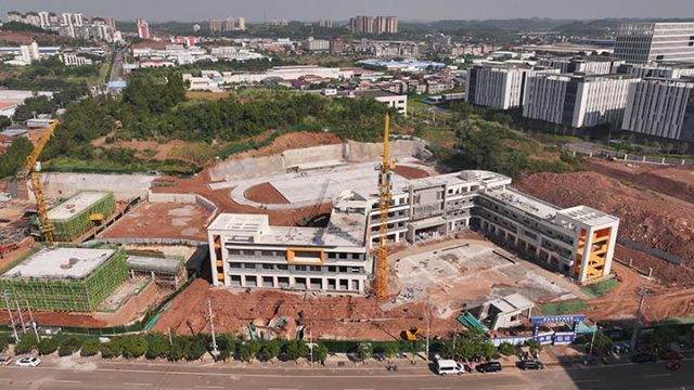 圖1  經(jīng)開區(qū)小學(xué)項目建設(shè)現(xiàn)場。易奎西攝.jpg