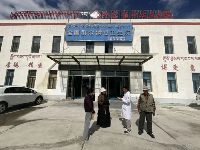 圖1  隆寶鎮(zhèn)中心衛(wèi)生院醫(yī)護(hù)人員日常工作一瞥。（申維祖 攝）.jpg