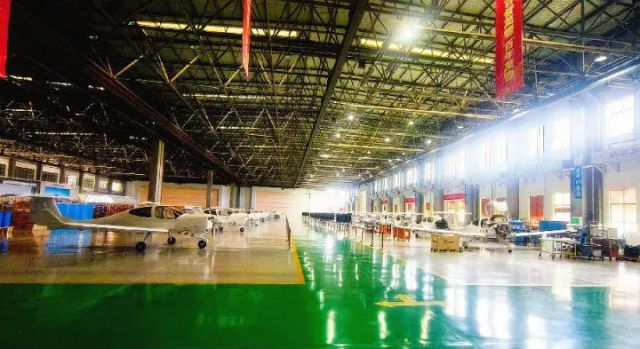 圖1  萬豐飛機制造車間一角（曾慶華 攝）.jpg