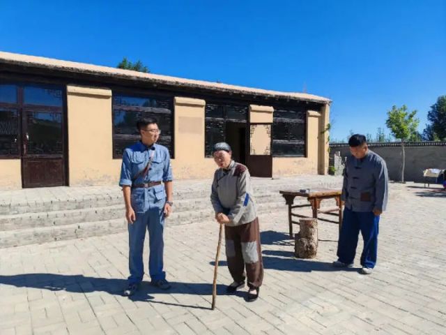 圖1  情景劇《麥新在五區(qū)》演出場(chǎng)景（呂志敏 攝）.jpg