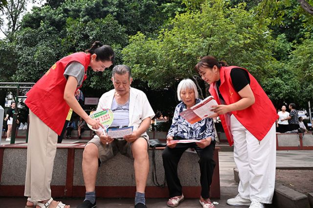 圖1  廣場(chǎng)宣傳.jpg