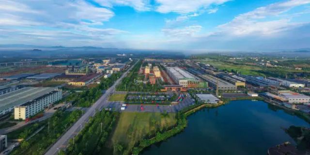 圖1  橫峰經(jīng)開區(qū)一景（薛南 攝）.jpg