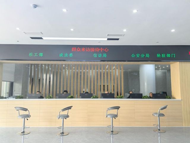 圖2  雁江區(qū)綜治中心辦事大廳.jpg