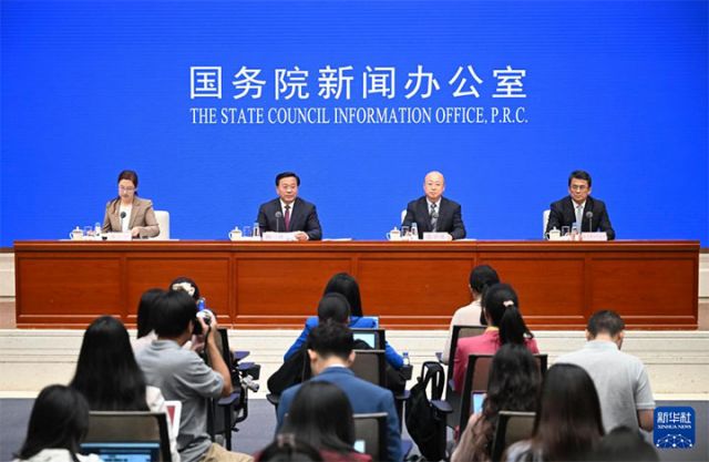 圖1  9月16日，國務院新聞辦公室舉行“高質量完成‘十四五’規(guī)劃”系列主題新聞發(fā)布會，農業(yè)農村部部長韓俊、農業(yè)農村部副部長張興旺、農業(yè)農村部副部長麥爾丹·木蓋提介紹“十四五”時期農業(yè)農村發(fā)展成就，并答記者問。 新華社記者 陳曄華 攝 拷貝.jpg