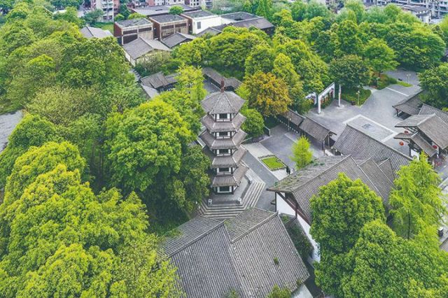 1759135928624154.jpg 俯瞰郭沫若故居.jpg