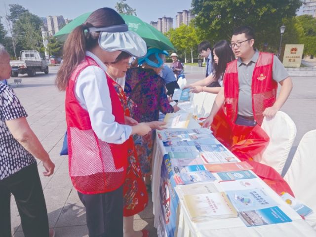 1759199528752614.jpg 走進(jìn)社區(qū)宣傳.jpg