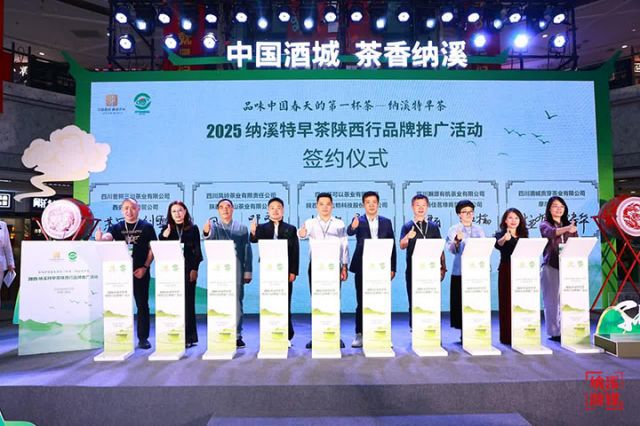 圖2 為企業(yè)現(xiàn)場(chǎng)簽約儀式  丁俊皓 攝.jpg